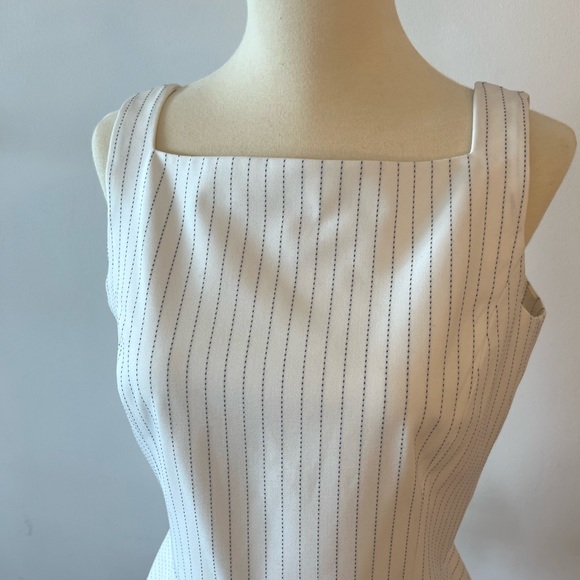 W by Worth White and Black Pinstripe Sleeveless Peplum Top - Size 0 - Picture 5 of 11